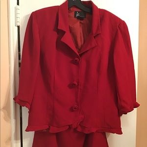 Two piece red suit, sz18, likenew.